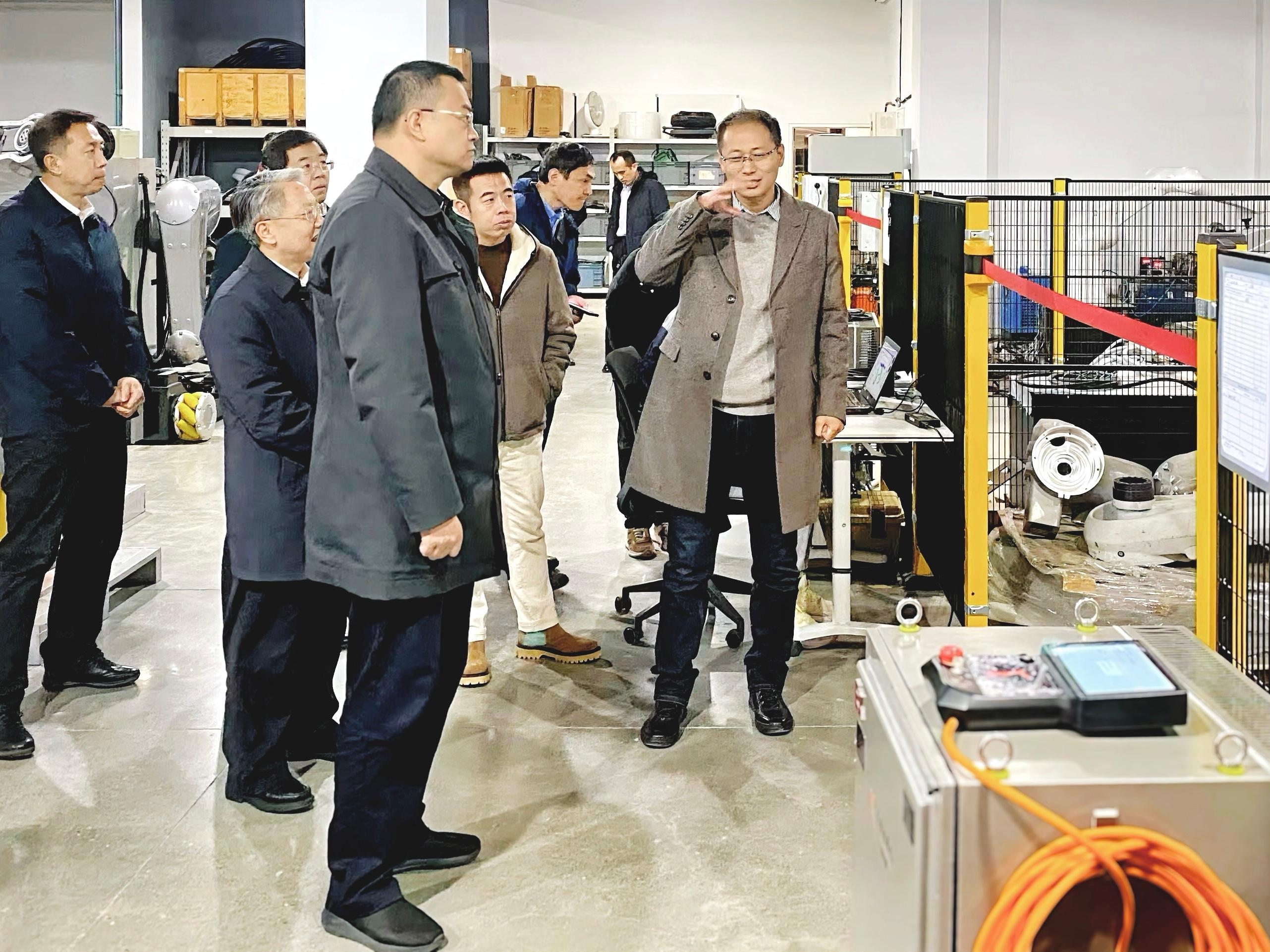 遼寧省副省長等一行九人蒞臨沈陽飛魚機器人公司考察指導