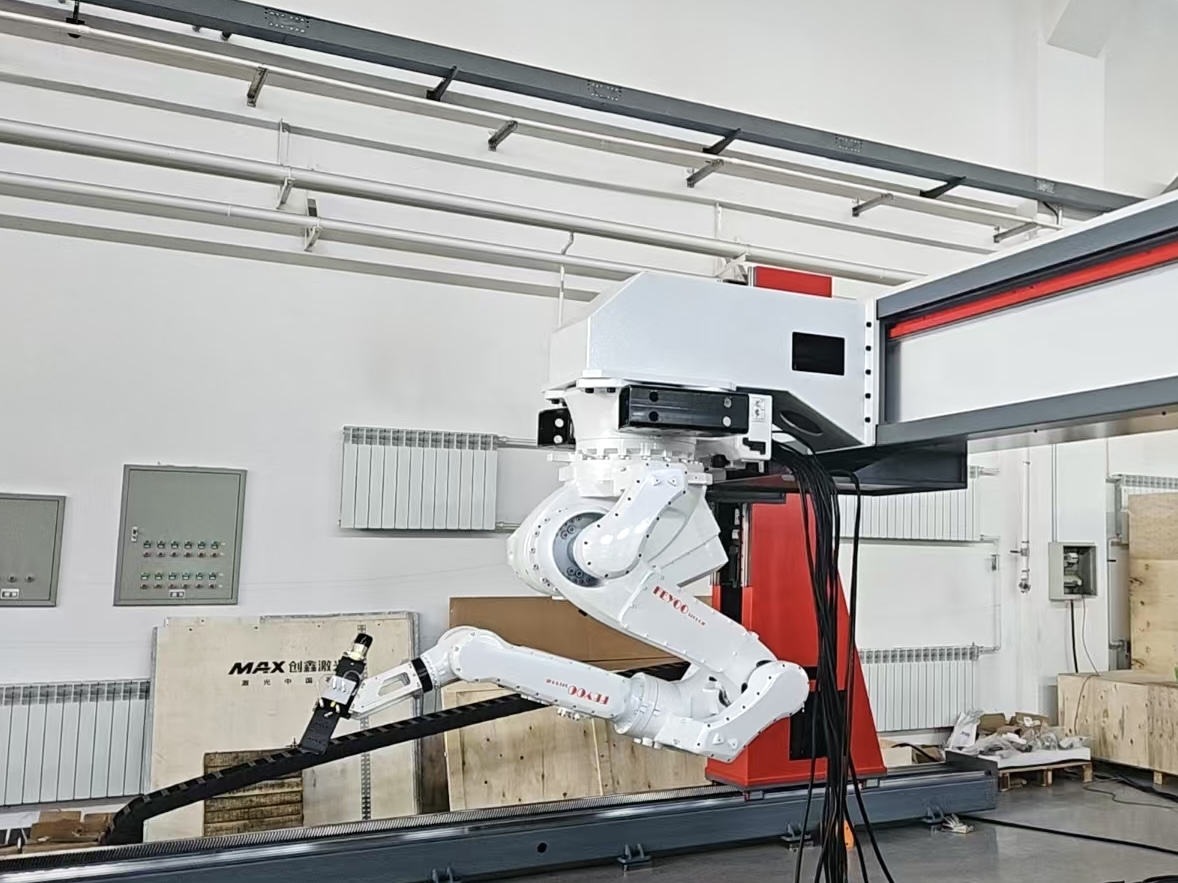 首臺大臂展真空激光焊接機器人成功完成重點國防裝備生產任務